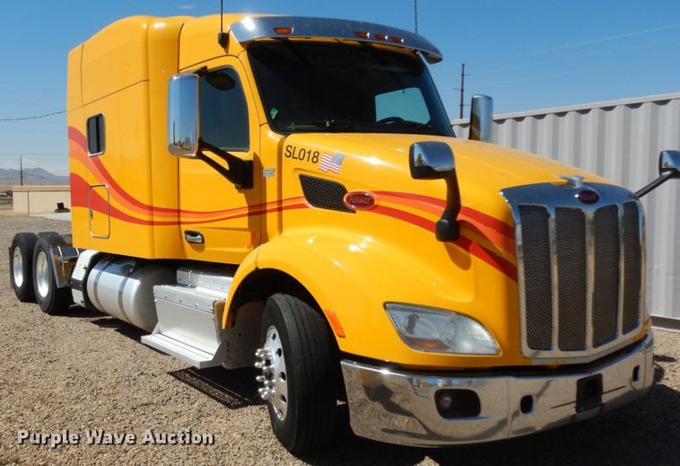 image for item DC2087 2016 Peterbilt 579  semi truck