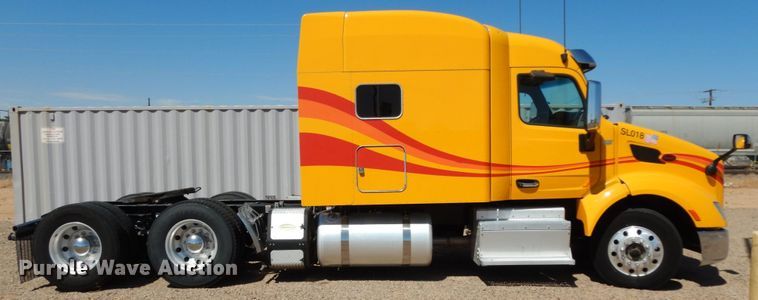 image for item DC2087 2016 Peterbilt 579  semi truck