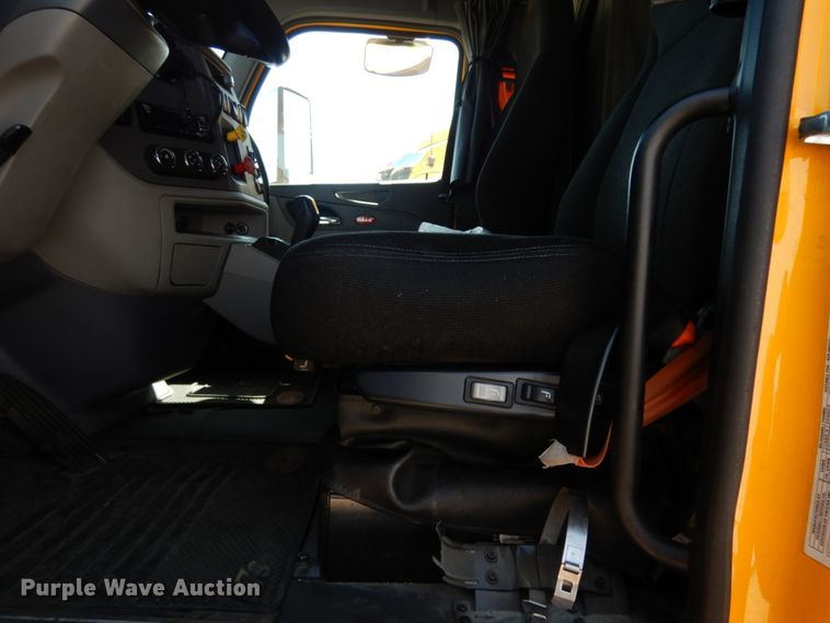 image for item DC2087 2016 Peterbilt 579  semi truck