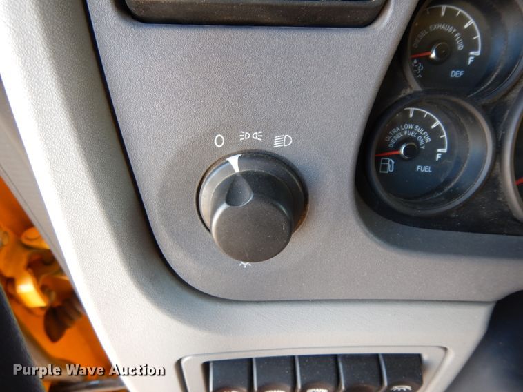 image for item DC2087 2016 Peterbilt 579  semi truck