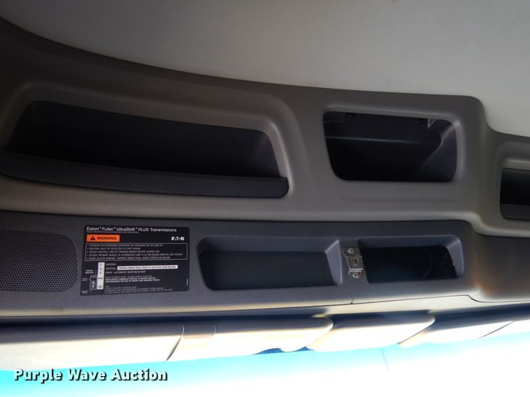 image for item DC2087 2016 Peterbilt 579  semi truck