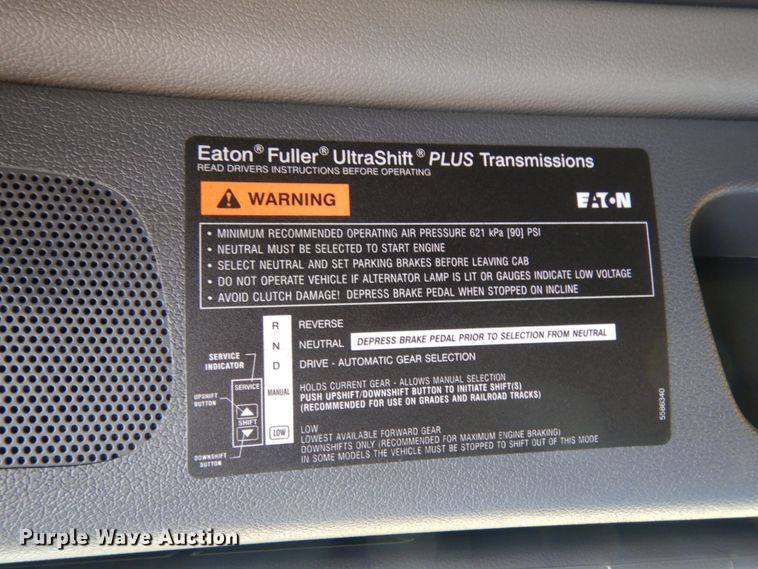 image for item DC2087 2016 Peterbilt 579  semi truck