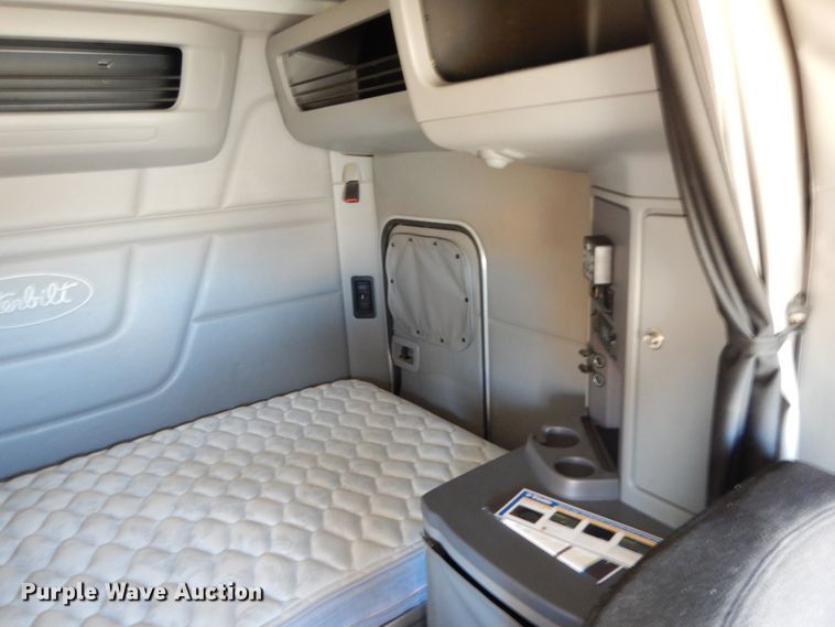 image for item DC2087 2016 Peterbilt 579  semi truck