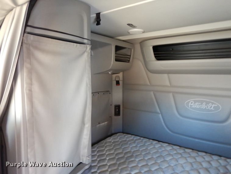 image for item DC2087 2016 Peterbilt 579  semi truck