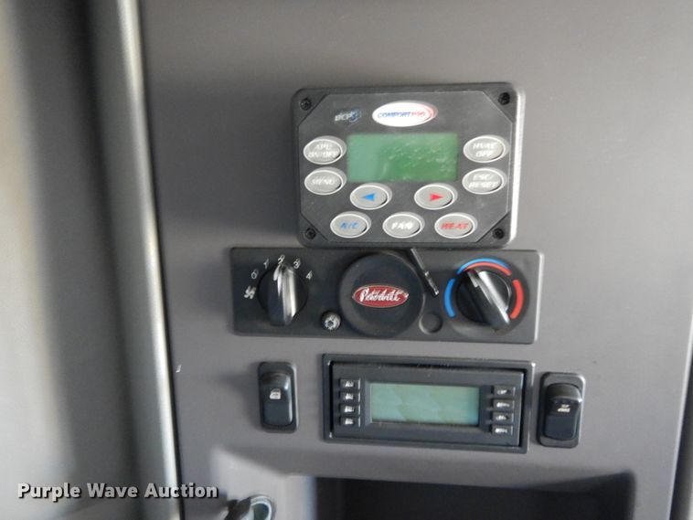 image for item DC2087 2016 Peterbilt 579  semi truck