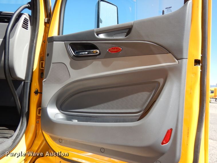 image for item DC2087 2016 Peterbilt 579  semi truck