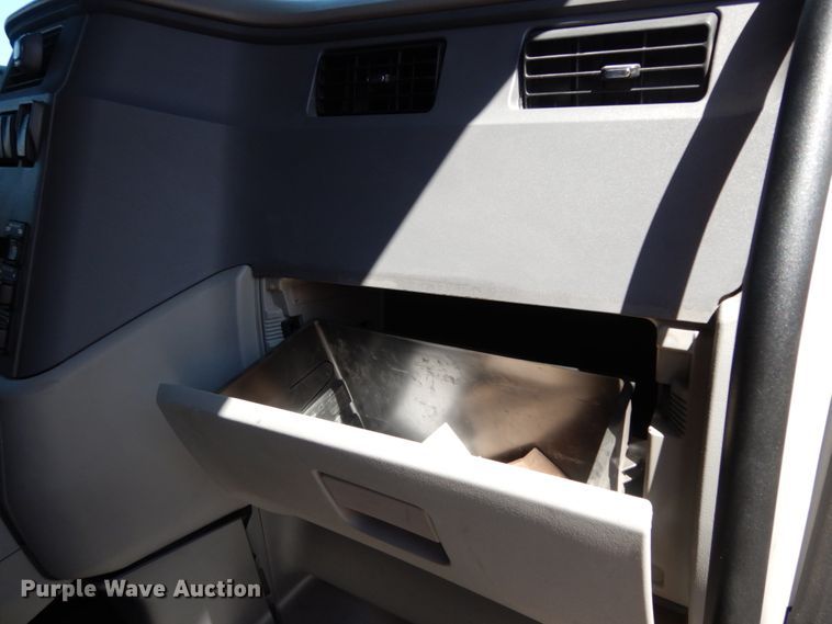 image for item DC2087 2016 Peterbilt 579  semi truck