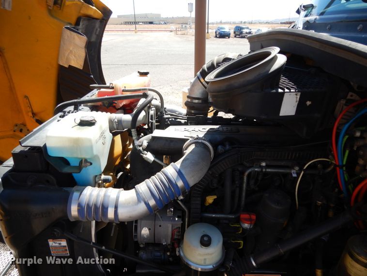 image for item DC2087 2016 Peterbilt 579  semi truck