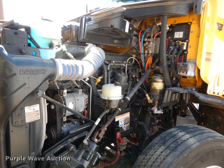 image for item DC2087 2016 Peterbilt 579  semi truck