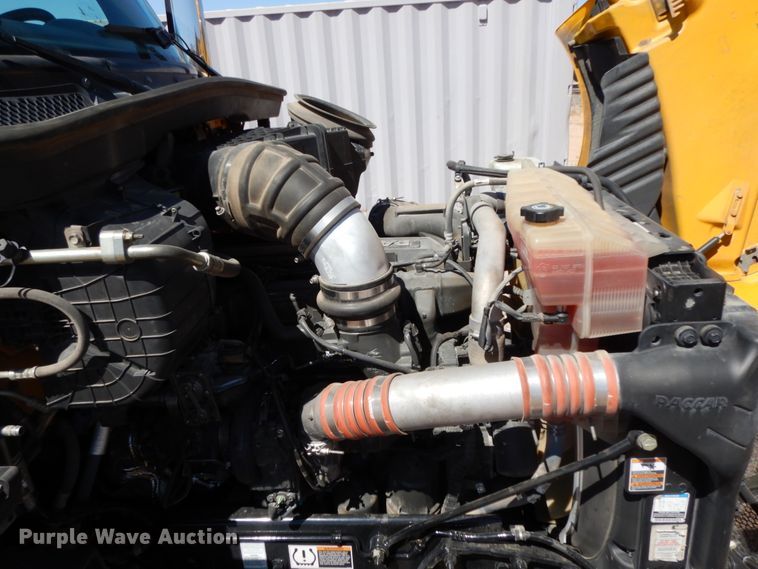 image for item DC2087 2016 Peterbilt 579  semi truck