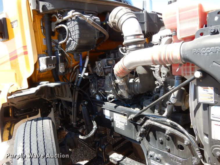 image for item DC2087 2016 Peterbilt 579  semi truck