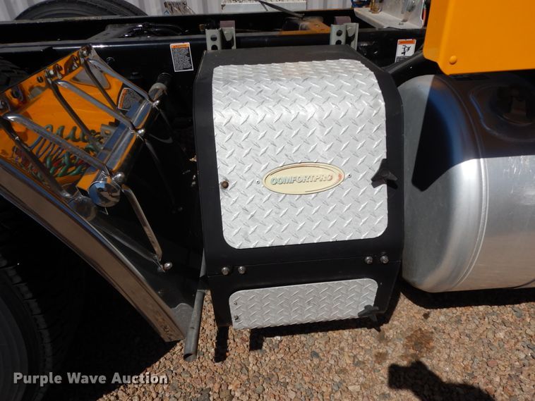 image for item DC2087 2016 Peterbilt 579  semi truck