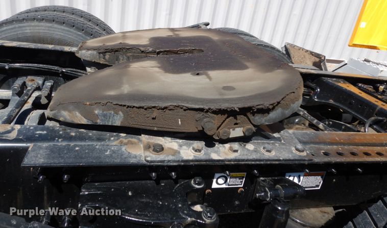 image for item DC2087 2016 Peterbilt 579  semi truck