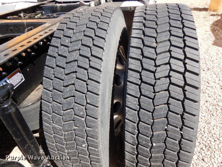 image for item DC2087 2016 Peterbilt 579  semi truck