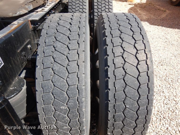 image for item DC2087 2016 Peterbilt 579  semi truck