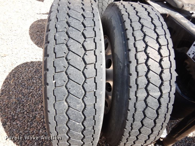 image for item DC2087 2016 Peterbilt 579  semi truck