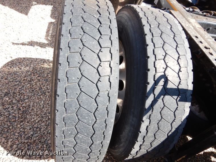 image for item DC2087 2016 Peterbilt 579  semi truck