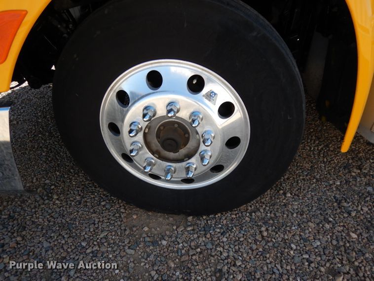 image for item DC2087 2016 Peterbilt 579  semi truck