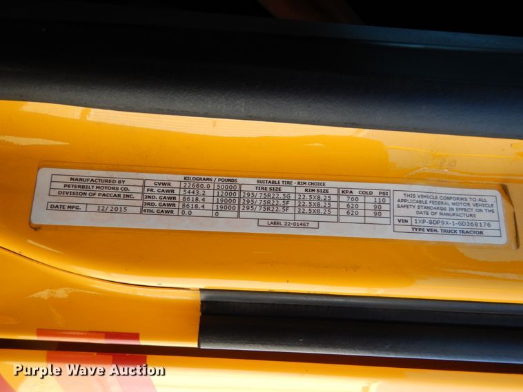 image for item DC2087 2016 Peterbilt 579  semi truck