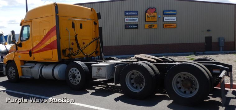 image for item DC2088 2016 Freightliner Cascadia 125  semi truck