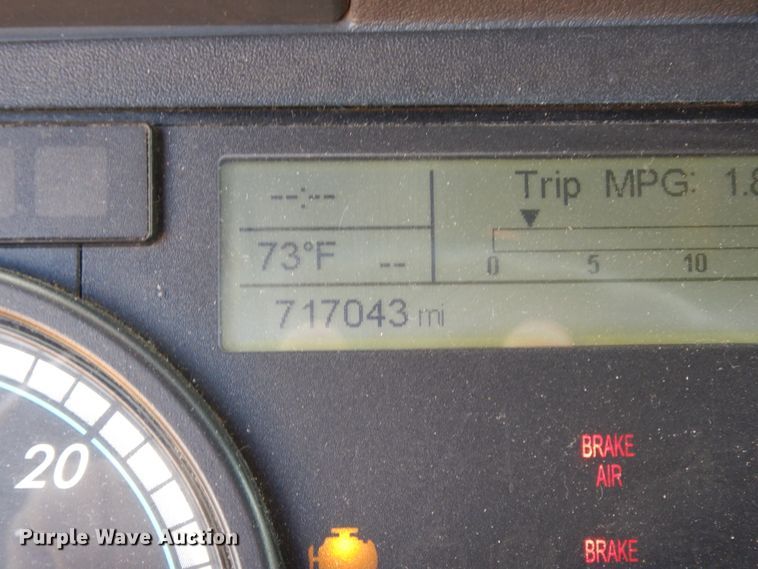 image for item DC2088 2016 Freightliner Cascadia 125  semi truck