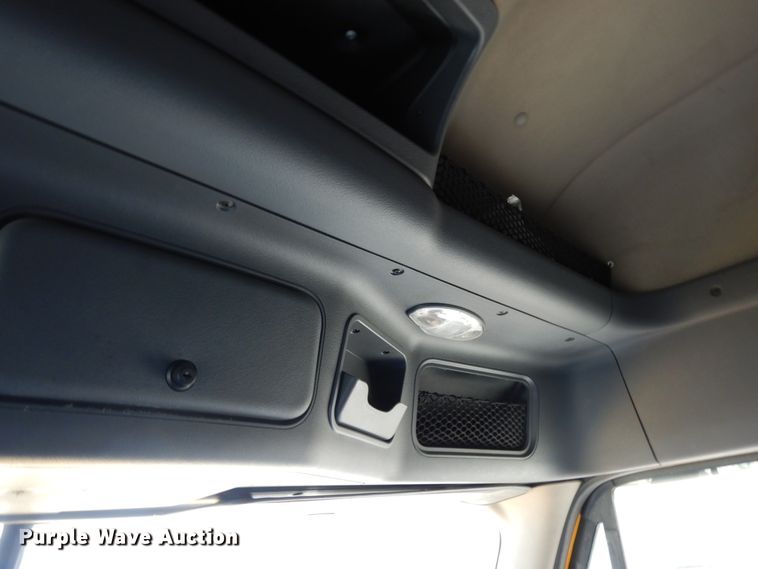 image for item DC2088 2016 Freightliner Cascadia 125  semi truck