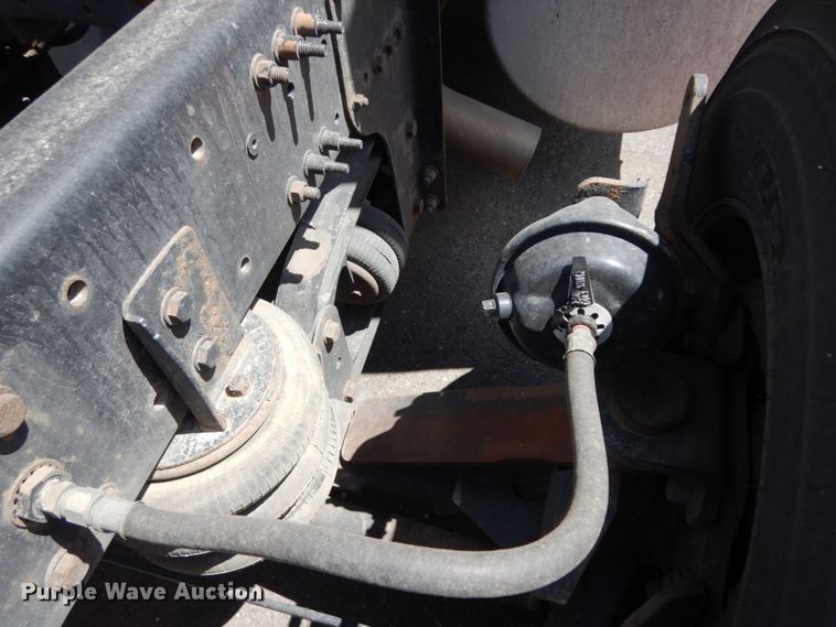 image for item DC2088 2016 Freightliner Cascadia 125  semi truck