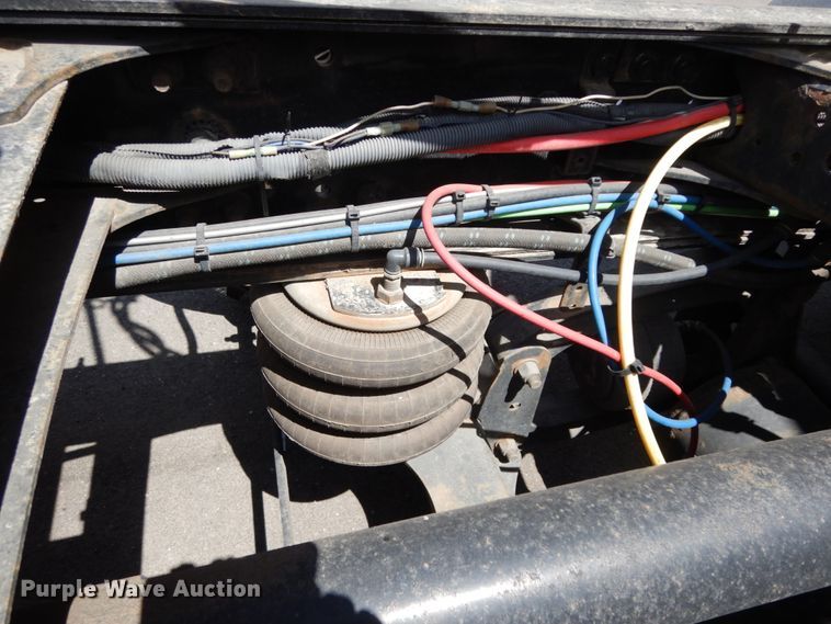 image for item DC2088 2016 Freightliner Cascadia 125  semi truck