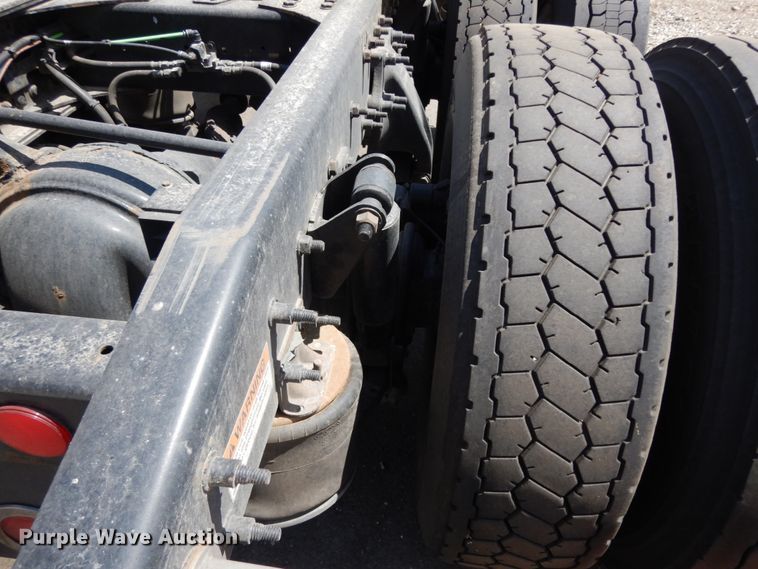 image for item DC2088 2016 Freightliner Cascadia 125  semi truck