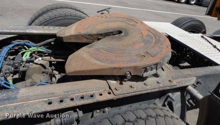 image for item DC2088 2016 Freightliner Cascadia 125  semi truck