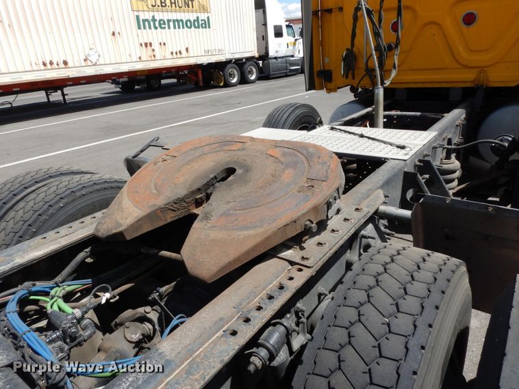 image for item DC2088 2016 Freightliner Cascadia 125  semi truck