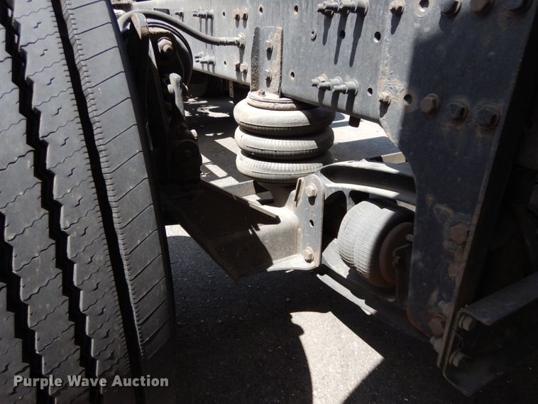 image for item DC2088 2016 Freightliner Cascadia 125  semi truck