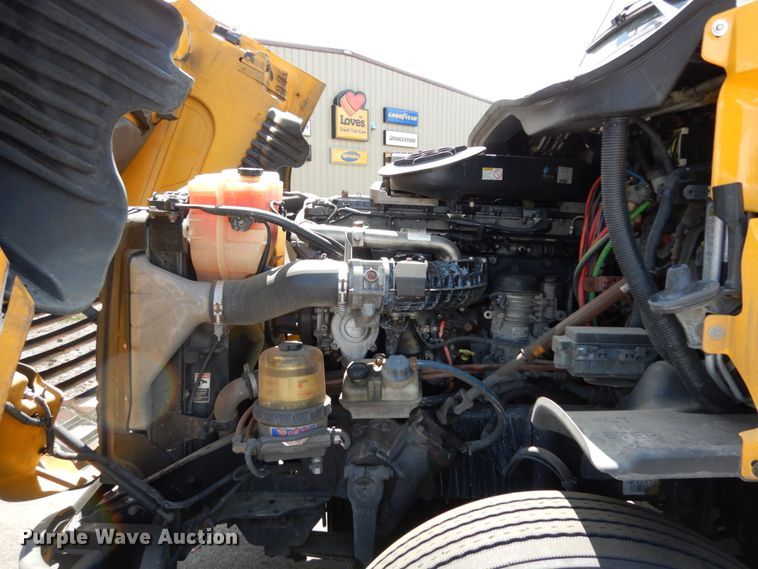 image for item DC2088 2016 Freightliner Cascadia 125  semi truck