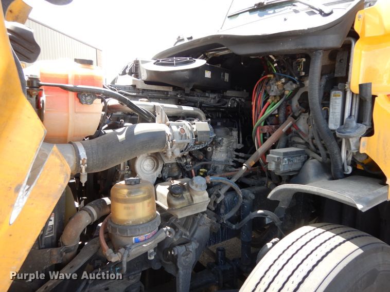 image for item DC2088 2016 Freightliner Cascadia 125  semi truck