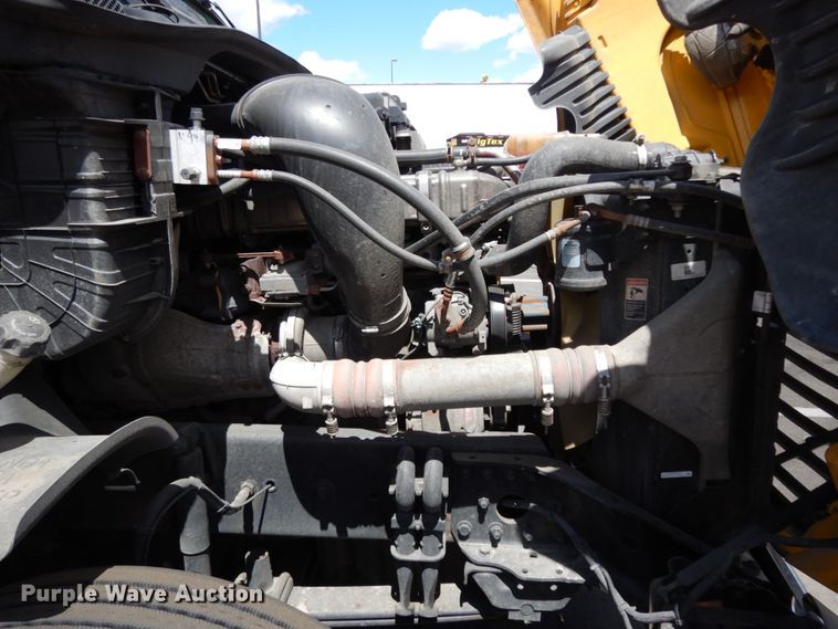 image for item DC2088 2016 Freightliner Cascadia 125  semi truck