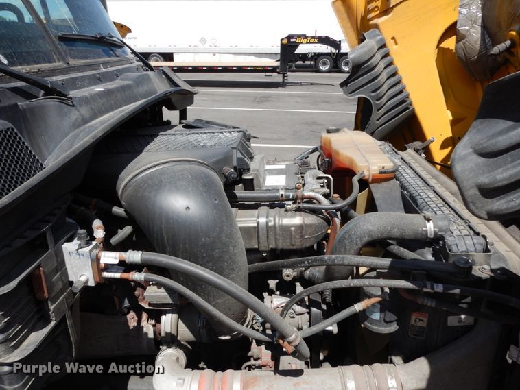 image for item DC2088 2016 Freightliner Cascadia 125  semi truck