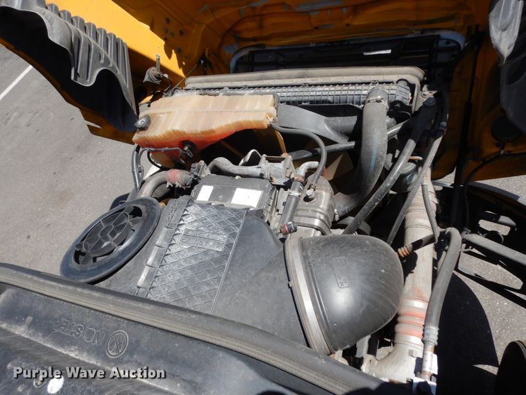 image for item DC2088 2016 Freightliner Cascadia 125  semi truck