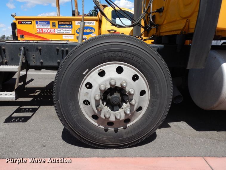 image for item DC2088 2016 Freightliner Cascadia 125  semi truck