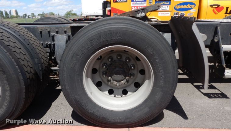 image for item DC2088 2016 Freightliner Cascadia 125  semi truck