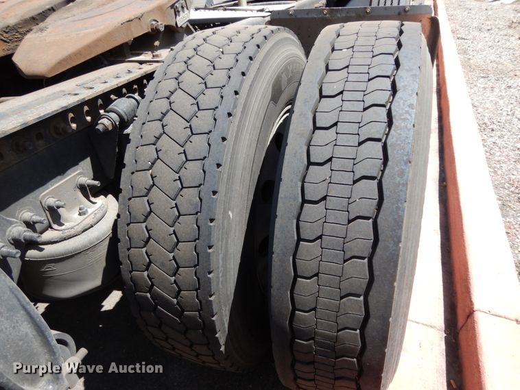 image for item DC2088 2016 Freightliner Cascadia 125  semi truck