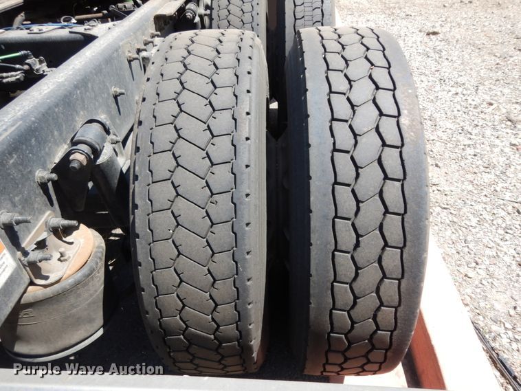 image for item DC2088 2016 Freightliner Cascadia 125  semi truck