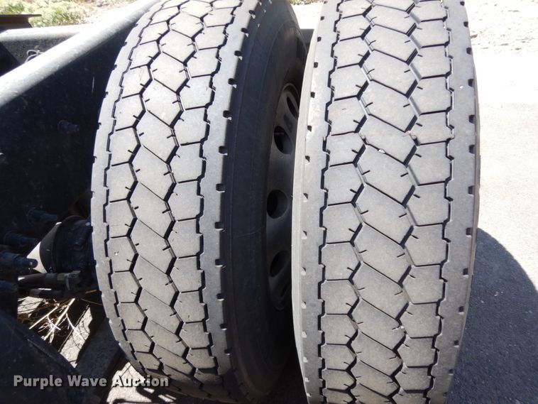 image for item DC2088 2016 Freightliner Cascadia 125  semi truck