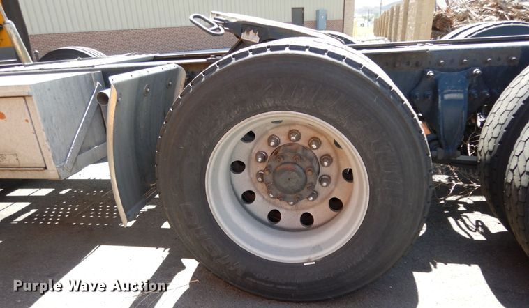 image for item DC2088 2016 Freightliner Cascadia 125  semi truck