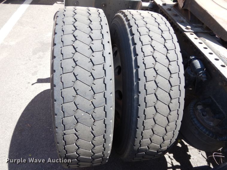 image for item DC2088 2016 Freightliner Cascadia 125  semi truck