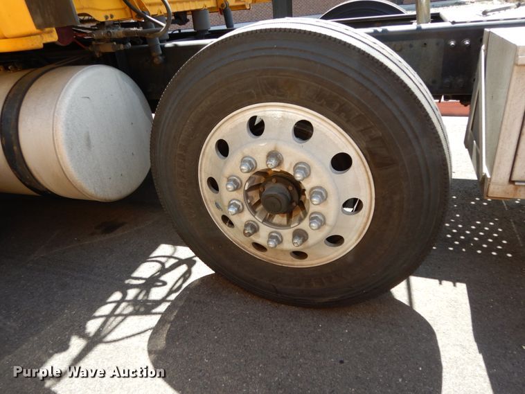 image for item DC2088 2016 Freightliner Cascadia 125  semi truck