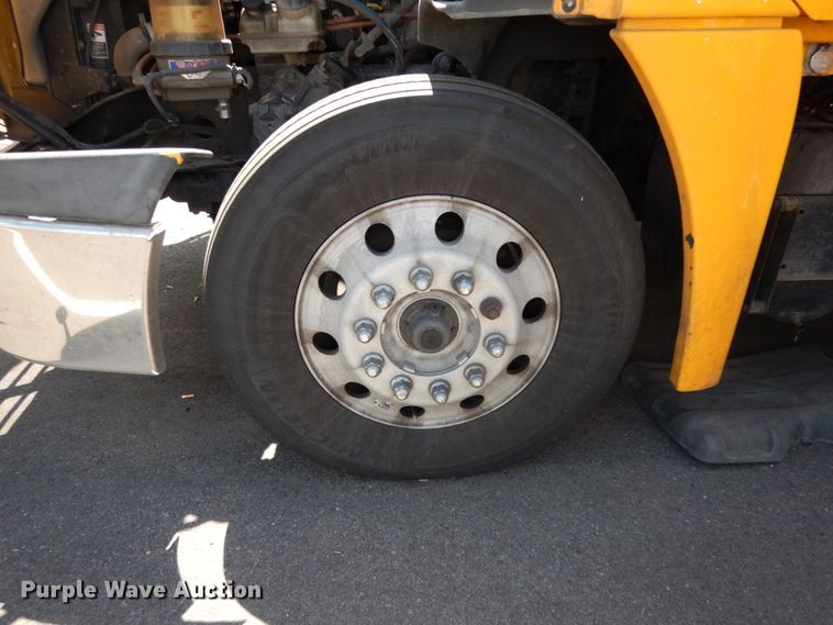 image for item DC2088 2016 Freightliner Cascadia 125  semi truck