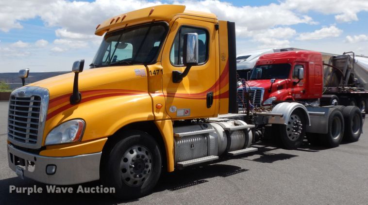 image for item DC2089 2018 Freightliner Cascadia 125  semi truck