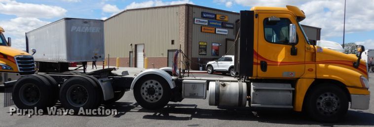 image for item DC2089 2018 Freightliner Cascadia 125  semi truck
