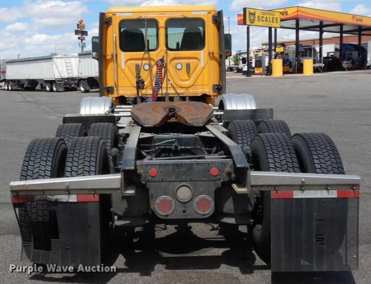 image for item DC2089 2018 Freightliner Cascadia 125  semi truck