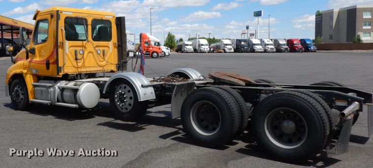 image for item DC2089 2018 Freightliner Cascadia 125  semi truck